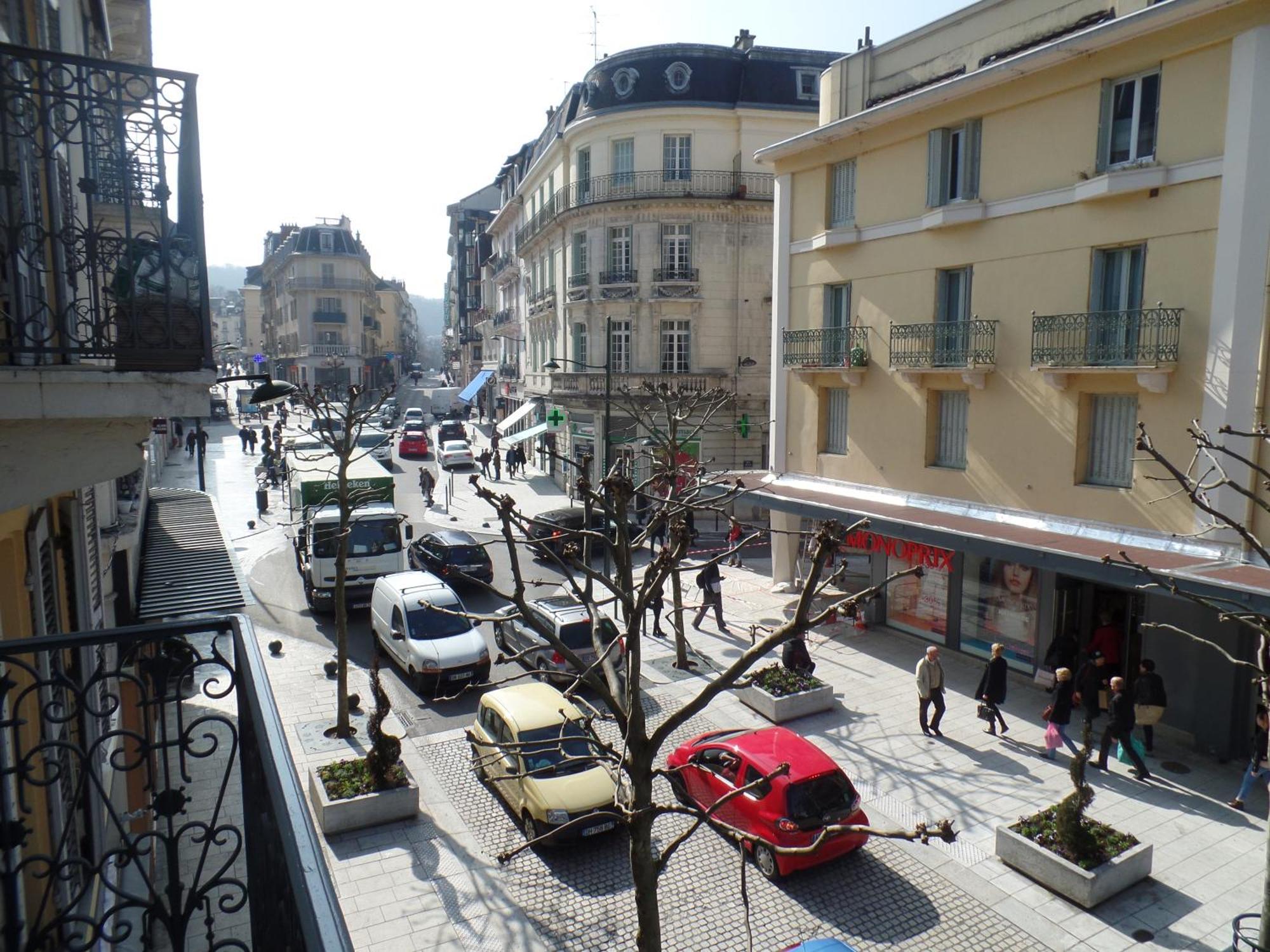 Revotel Chambéry Esterno foto