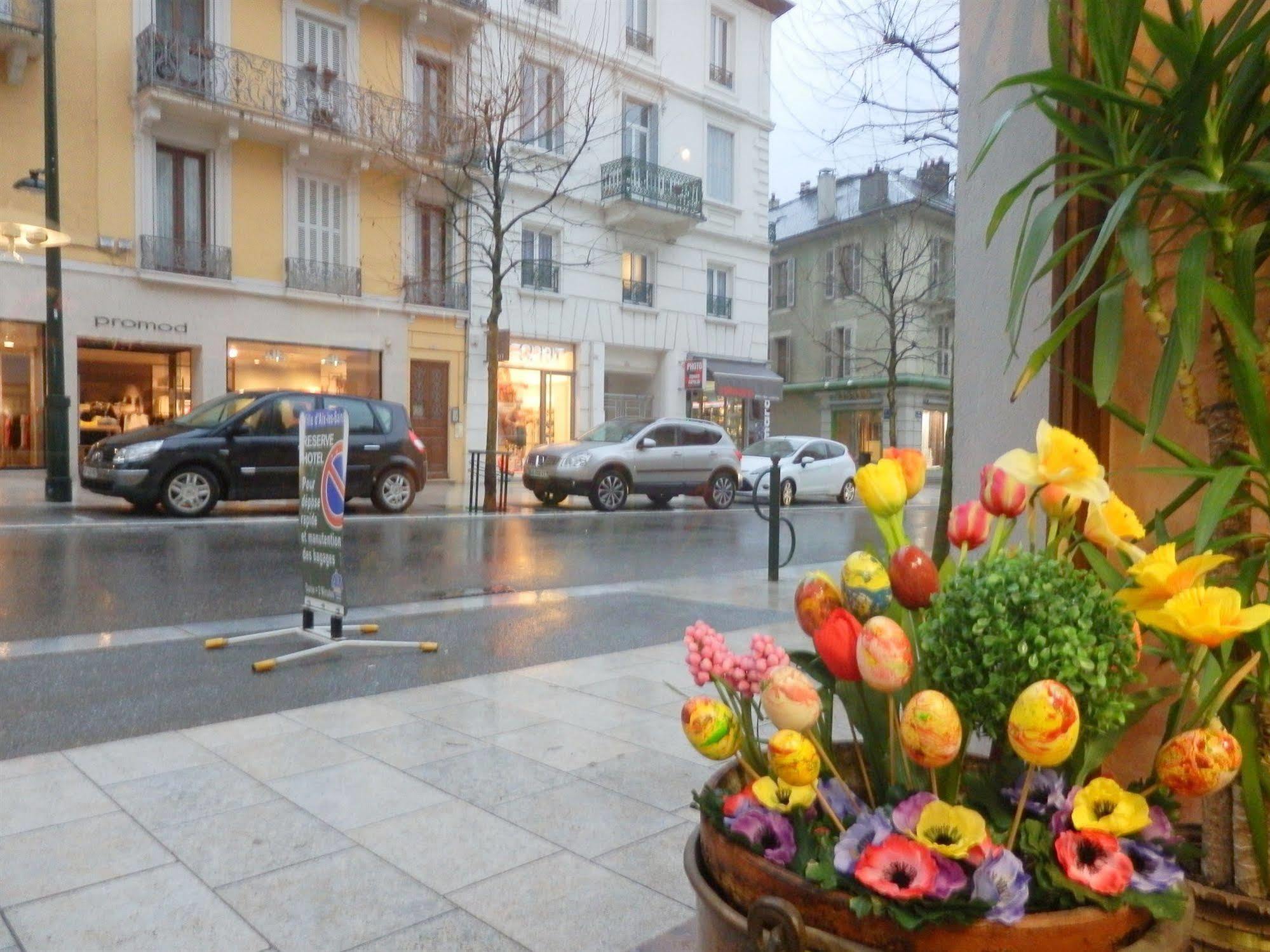 Revotel Chambéry Esterno foto